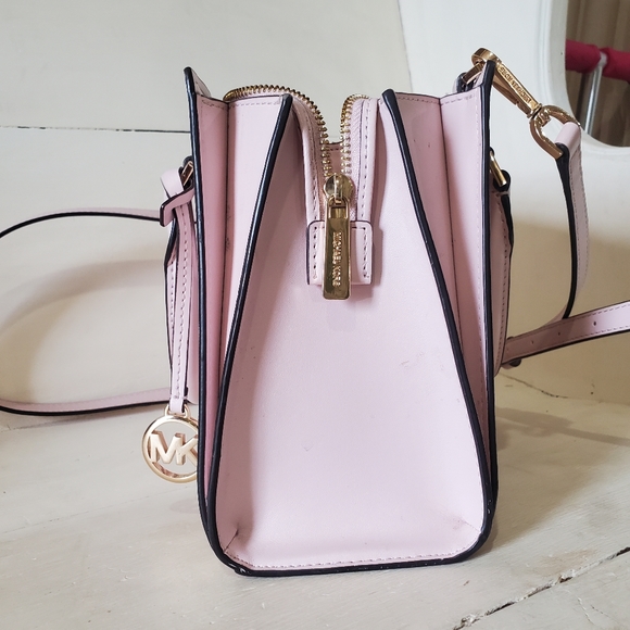 Michael Kors purse - Picture 2 of 7